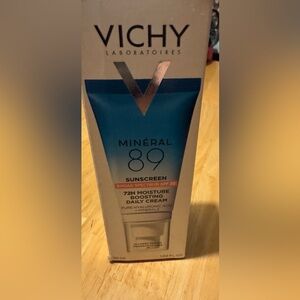 VICHY MINERAL 89 SUNSCREEN 72H MOISTURE BOOSTING DAILY CREAM 1.69 OZ. BOXED